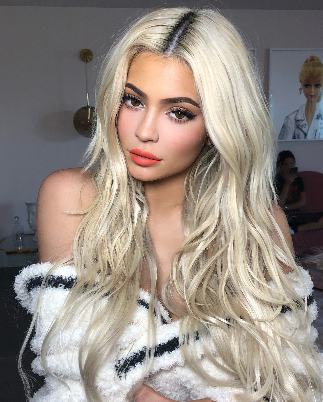 Kylie Jenner Biography, Wiki, Cosmetics and Instagram Learn Articles