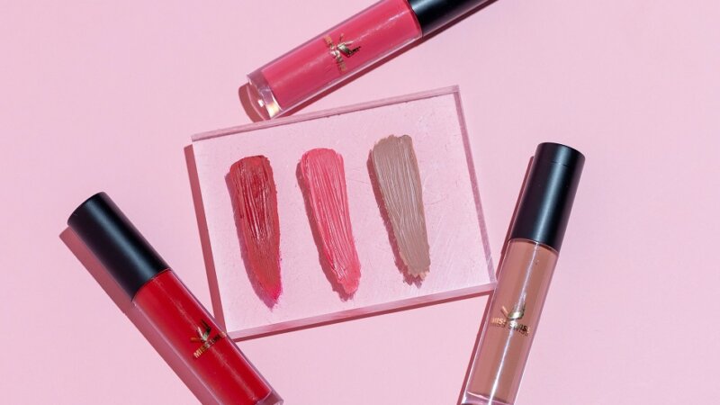 Foolproof Tricks Will Make Your Lipstick Last All Day